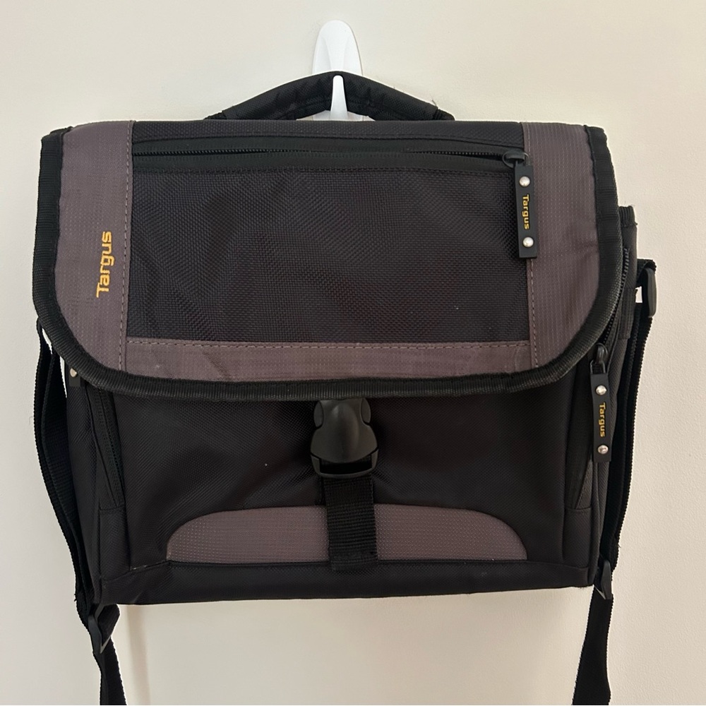 Targus Messenger 11” Dual Tablet/iPad/laptop Bag w/Shoulder Strap‎ Heavy Duty